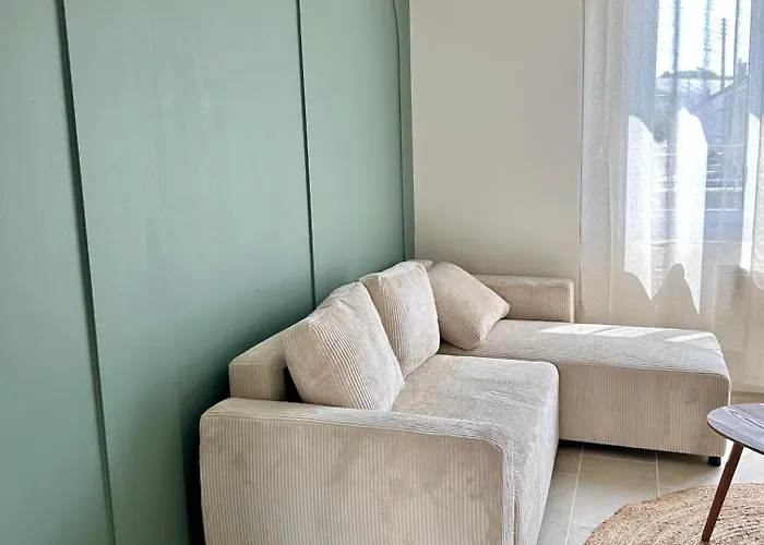 בית נופש Charmante Maison Avec Terrasse אנז'ה